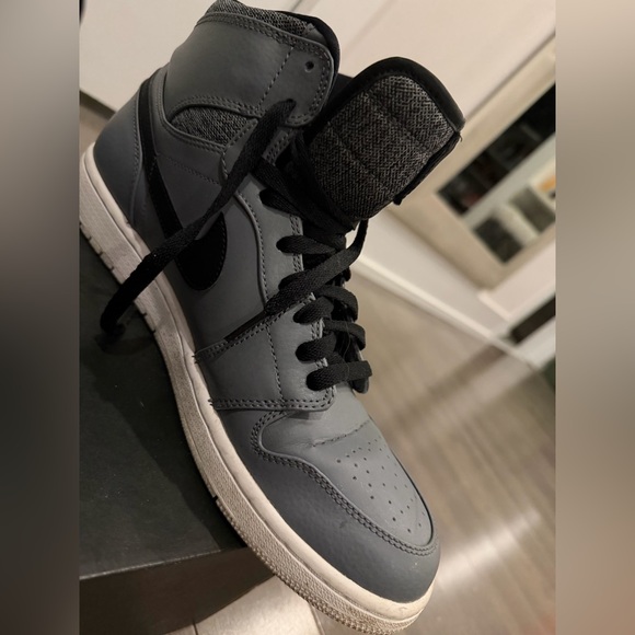 Air Jordan Men's 1 Retro Hugh Top Black and Gray Sneakers - Picture 7 of 16